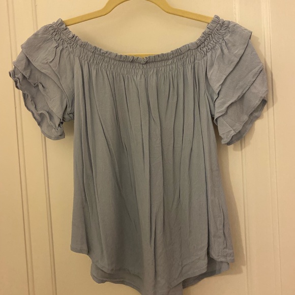 Astr Tops - ASTR Ruffle Shoulder Top, Size Small, Excellent cond